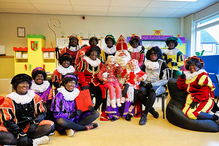 Aankomst van de Sint en zijn Zwarte Pieten in Waarder_123